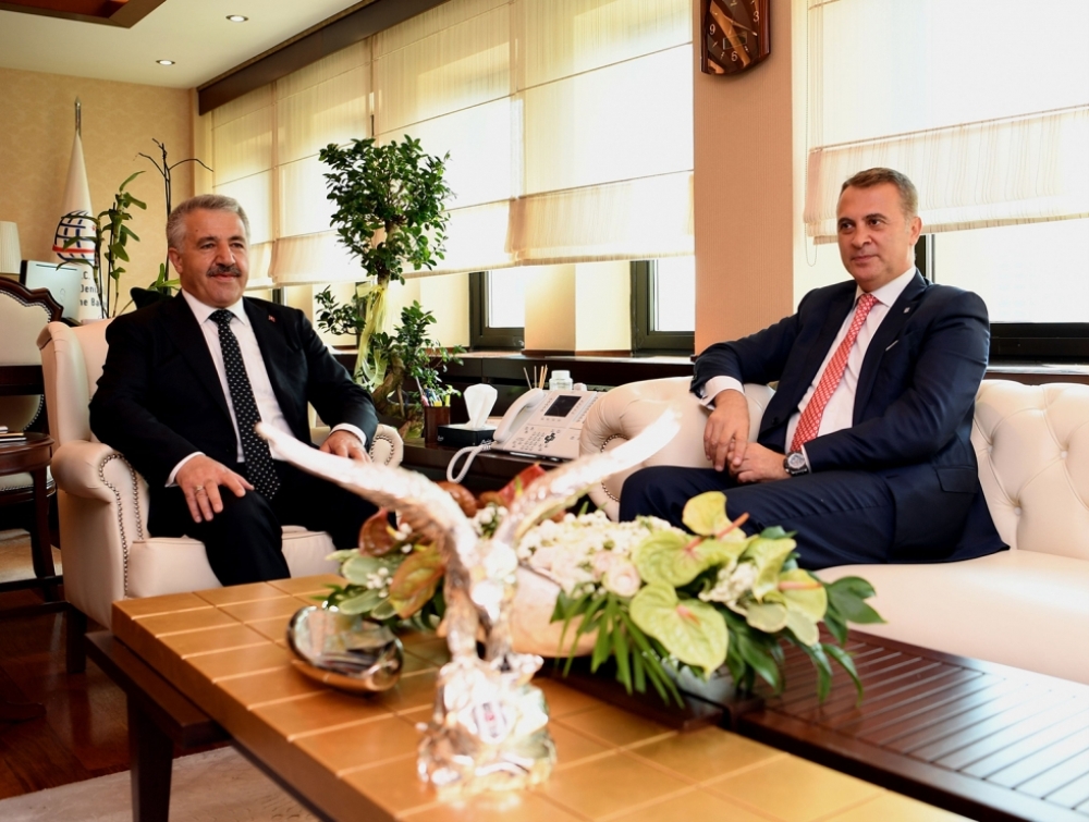 Orman'dan Bakan Arslan'a hediye forma